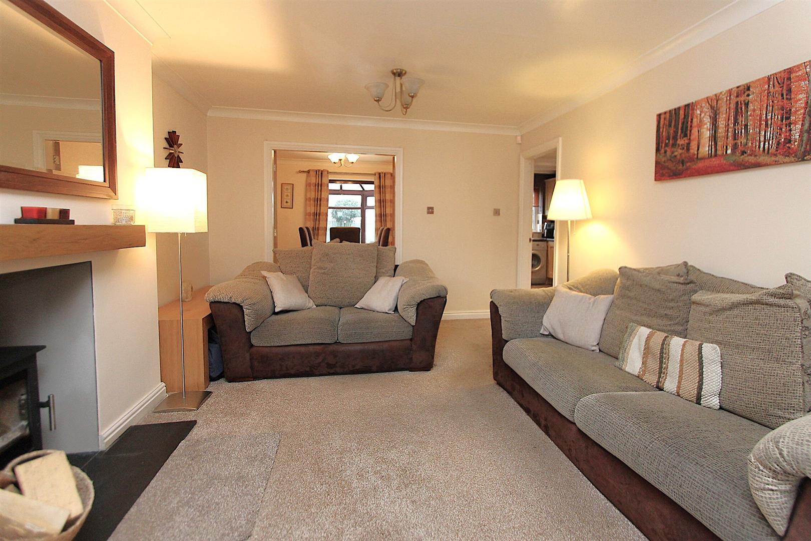 4 bed property in Poplar Crescent, Stourbridge